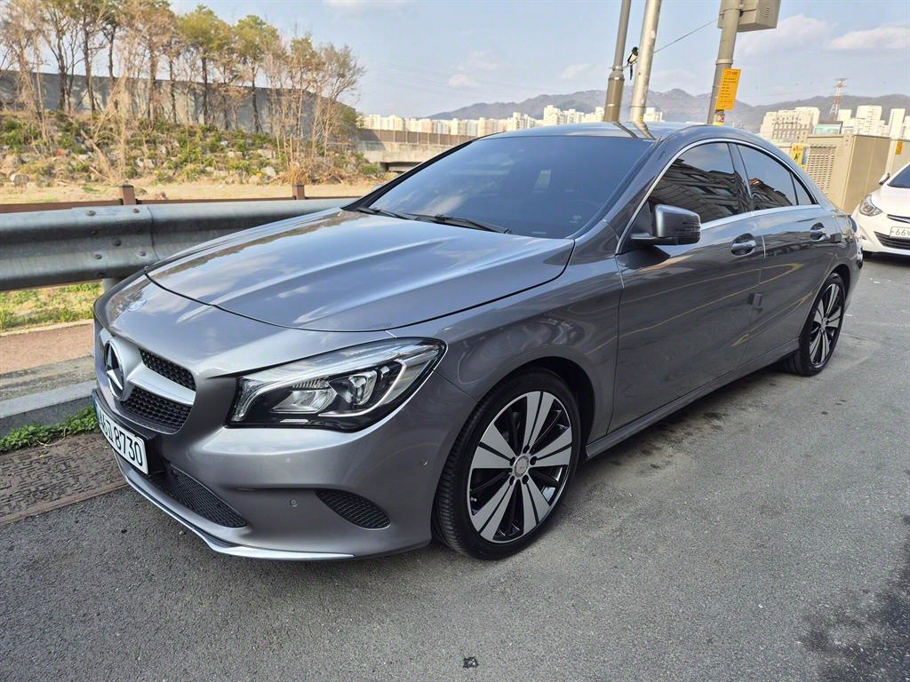 Mercedes-Benz CLA-Class CLA250 4MATIC