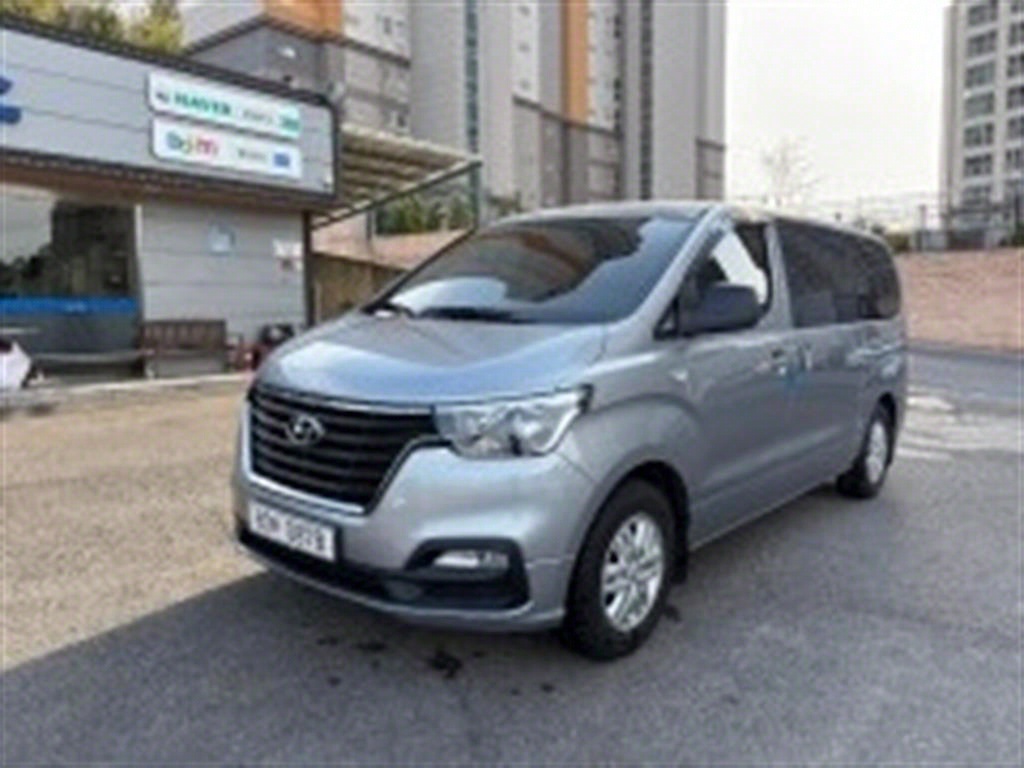 Hyundai Starex 2WD Van Smart 3