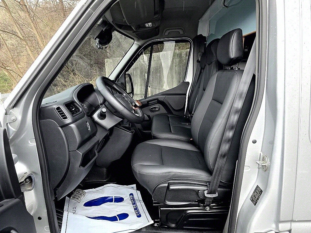 Renault Master Camping Car 7