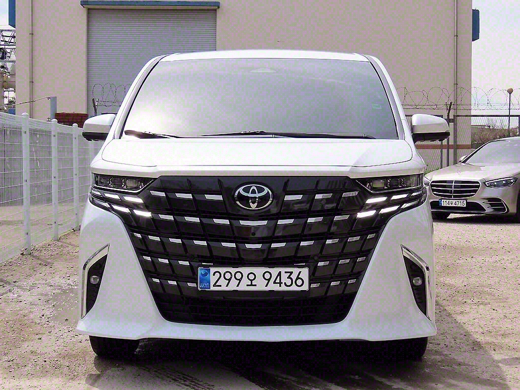 Toyota Alphard 2.5 HEV AWD
