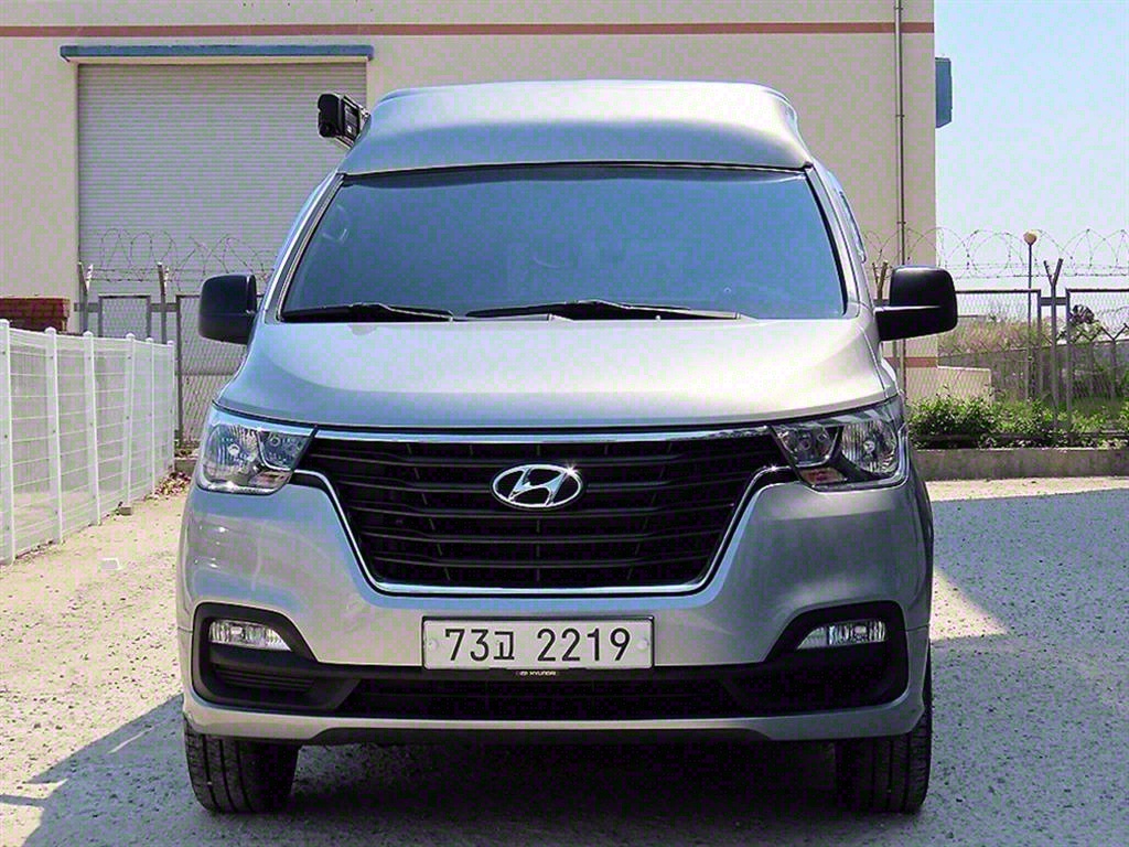 Hyundai Starex 4WD Camping Car 2