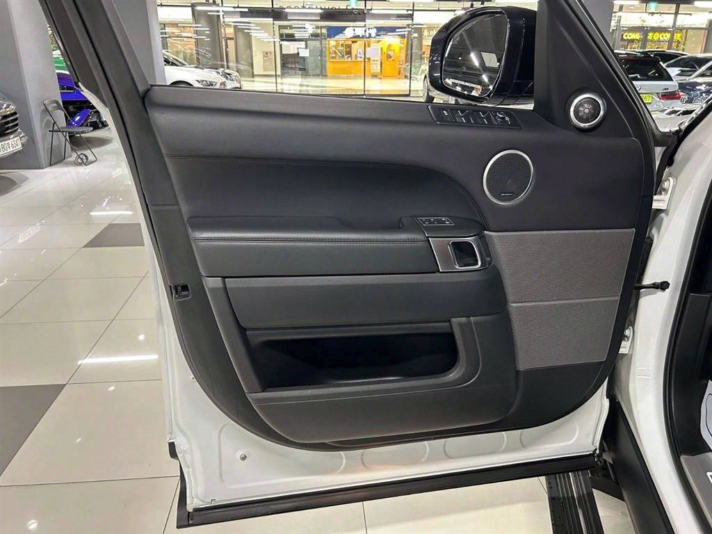 Land Rover Range Rover 3.0 SDV6 HSE Dynamic 8