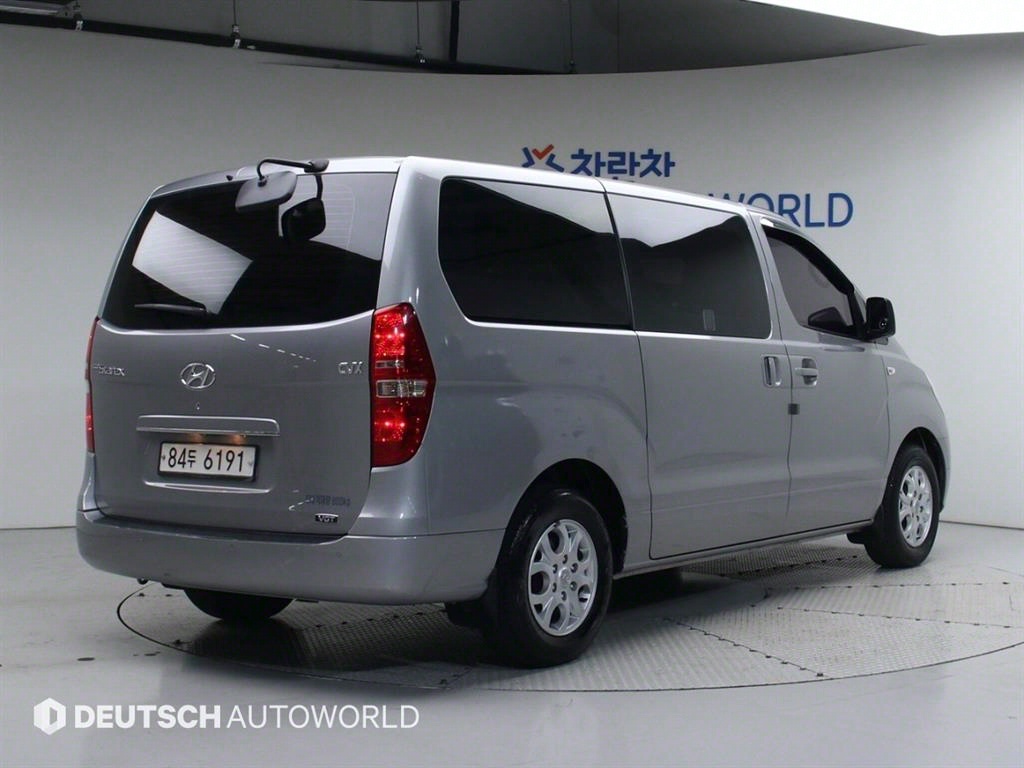 Hyundai Starex CVX Luxury 3