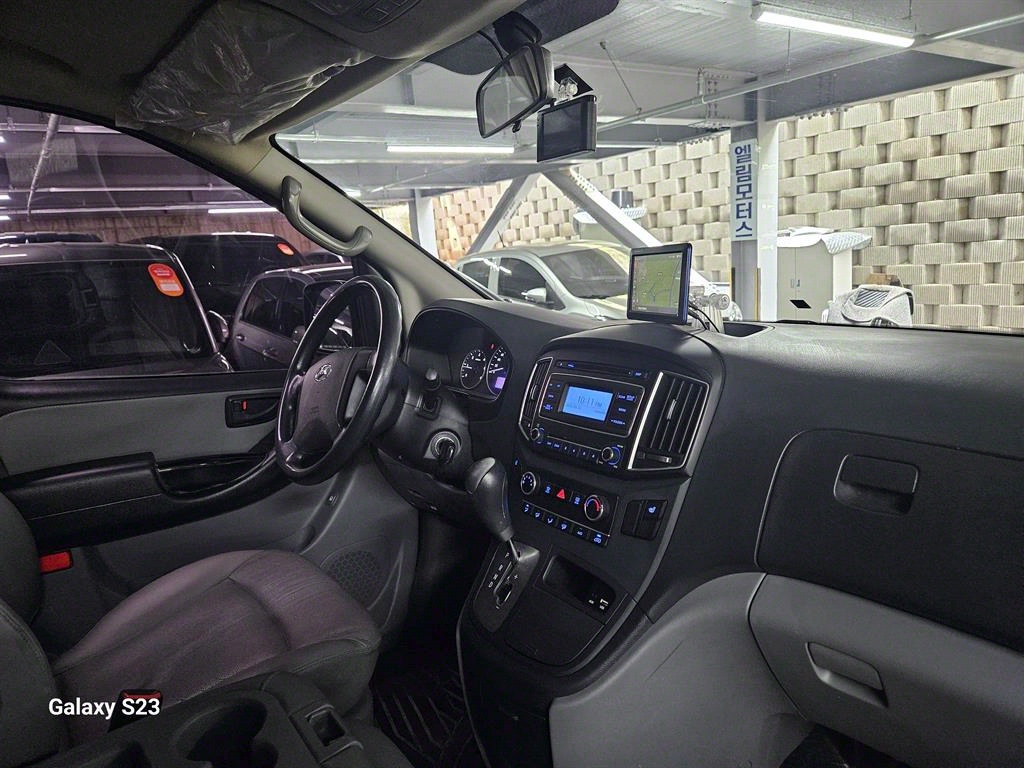 Hyundai Starex Smart 8