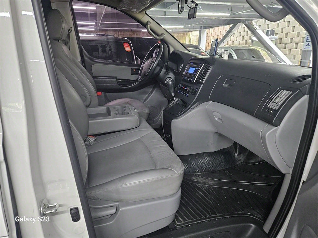 Hyundai Starex Smart 9