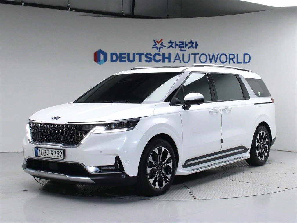 [기아] 카니발 4세대 가솔린 7인승 시그니처 연식:2021,미션:오토,주행거리:16,742km,연료:휘발유,색상:흰색