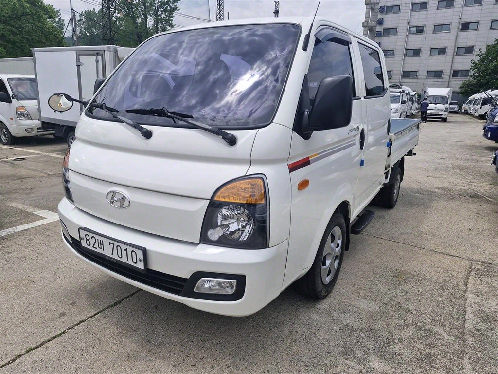 Hyundai Porter 1.0 Ton/ Double Cab/ Long Wheelbase/ CRDi Smart