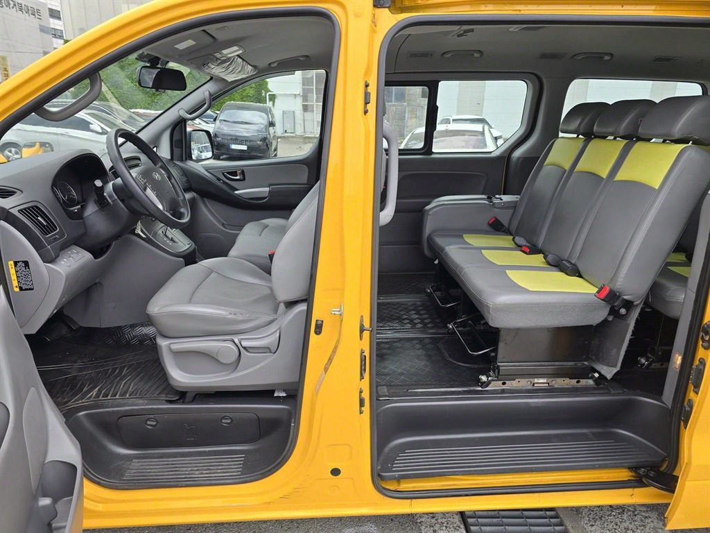 Hyundai Starex 2WD CVX Luxury 8