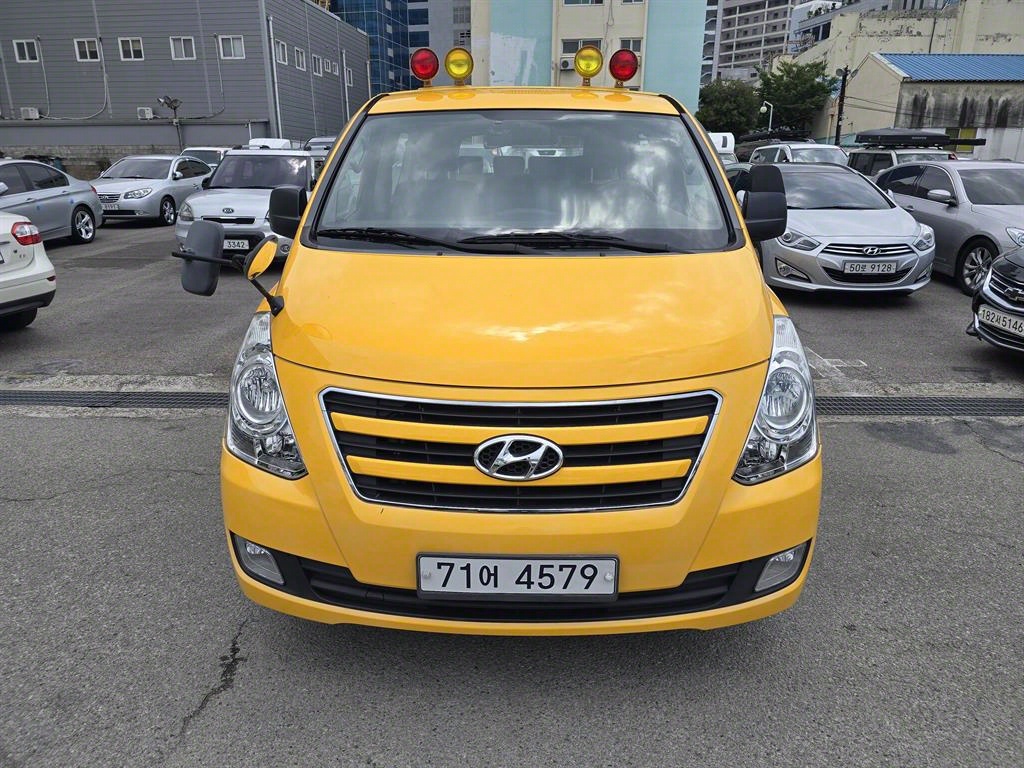 Hyundai Starex 2WD CVX Luxury