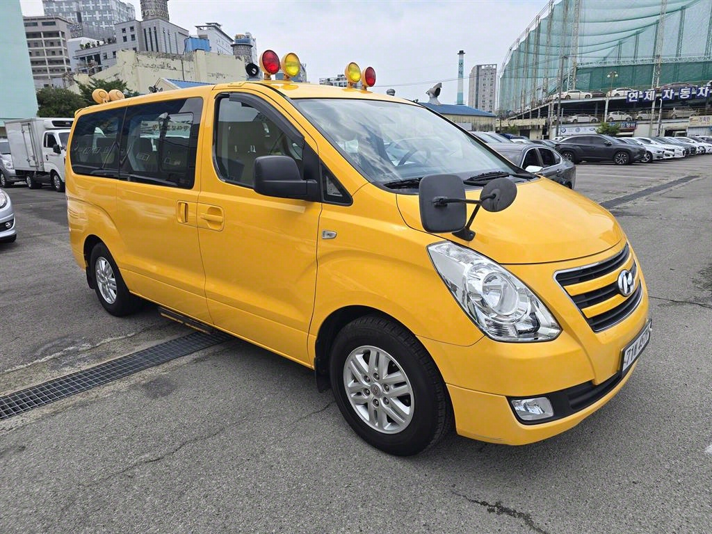 Hyundai Starex 2WD CVX Luxury 3