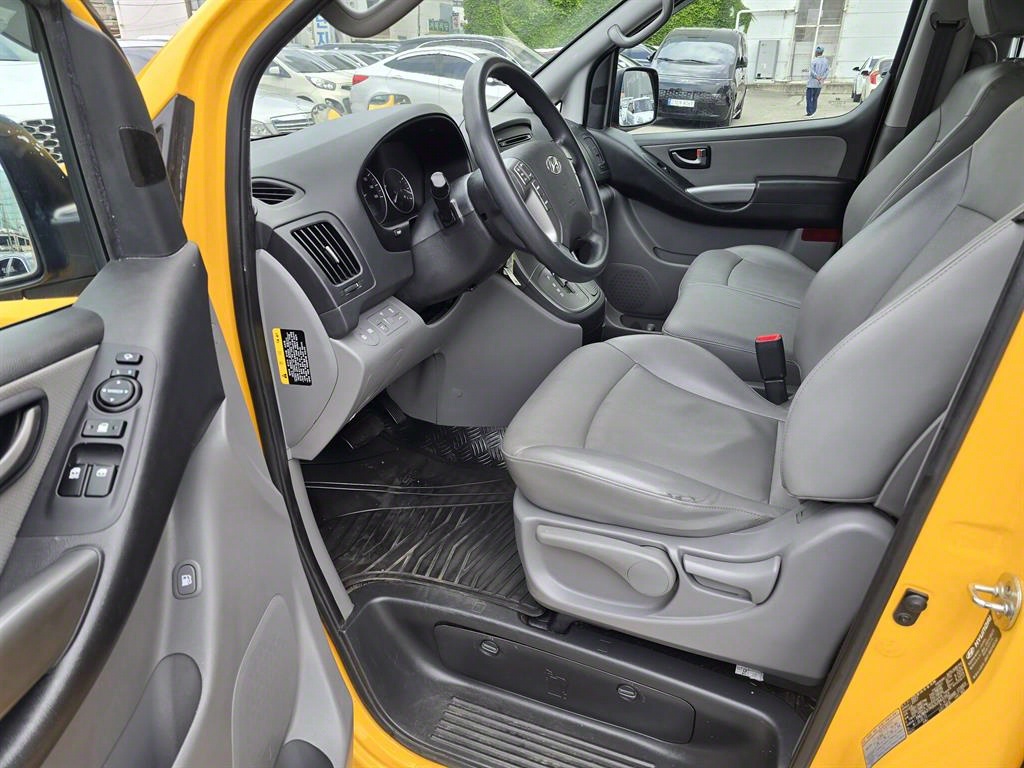 Hyundai Starex 2WD CVX Luxury 7