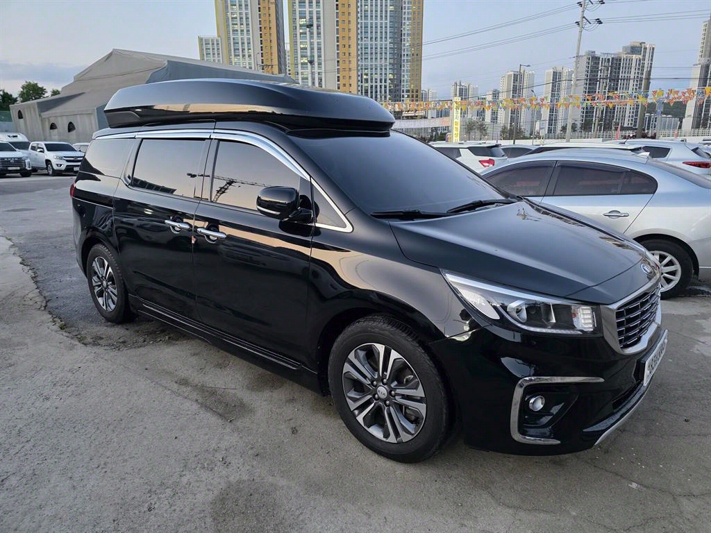 Kia Carnival Diesel High Limousine Luxury 3