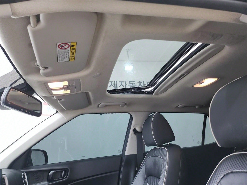 Hyundai Venue 1.6 Flux 8