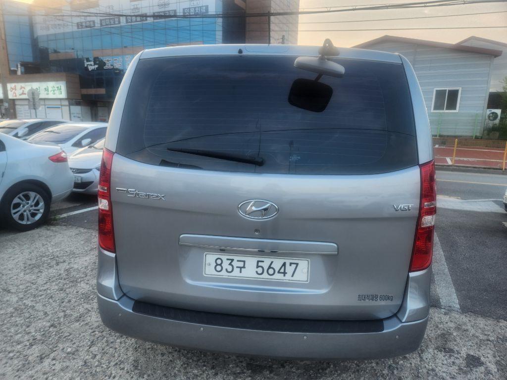 Hyundai Starex 2WD Van Smart 4