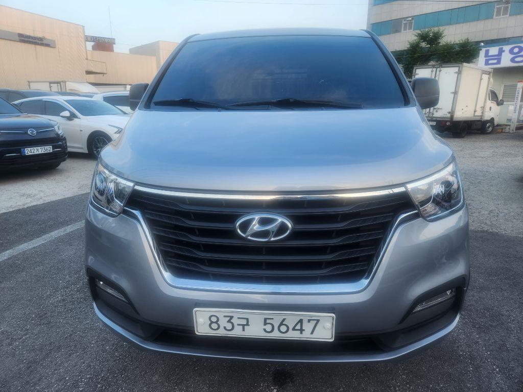 Hyundai Starex 2WD Van Smart 2