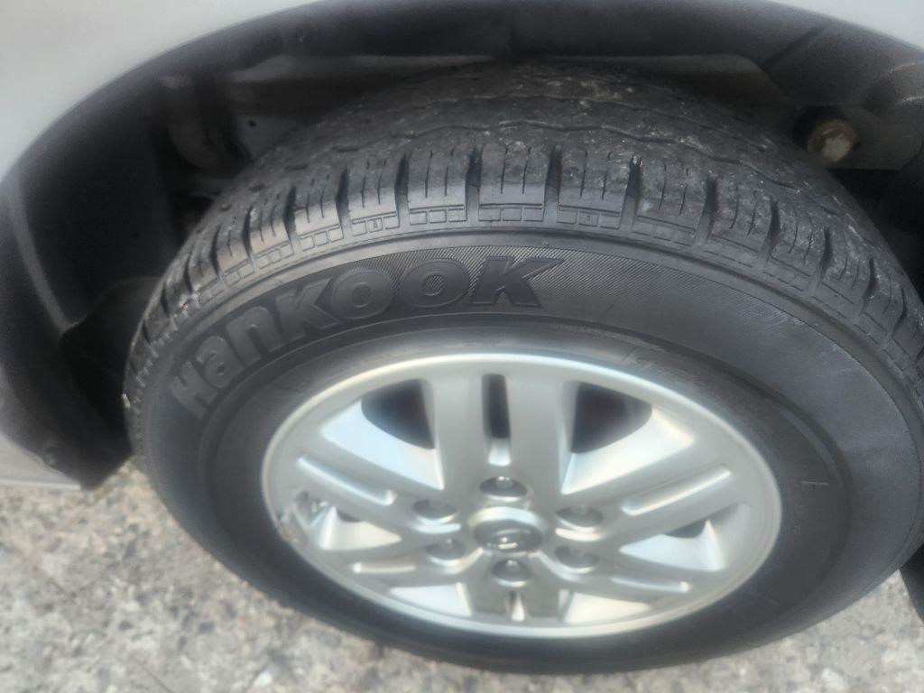 Hyundai Starex 2WD Van Smart 9