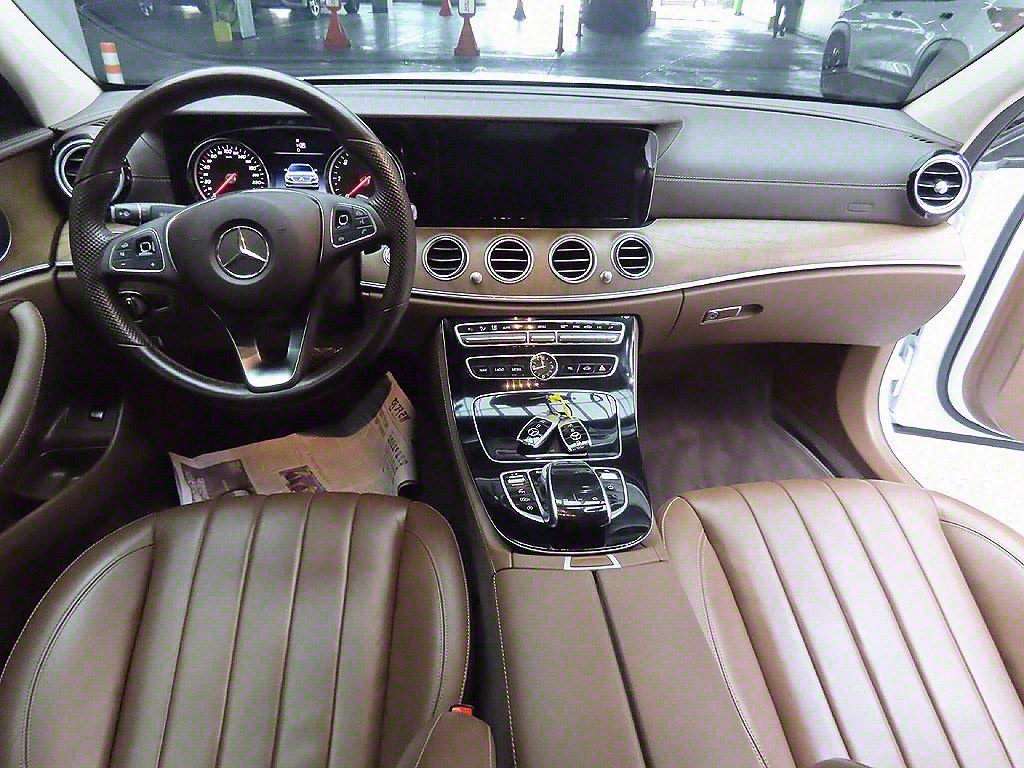 Mercedes-Benz E-Class E220d 4MATIC Exclusive 10