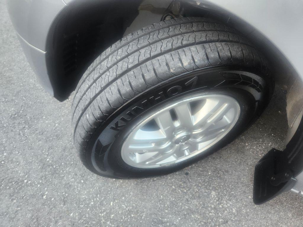 Hyundai Starex 2WD Van Smart 8