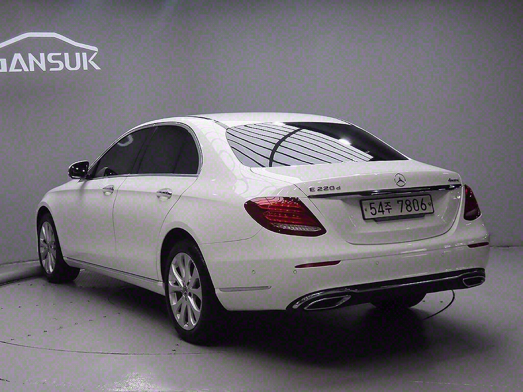Mercedes-Benz E-Class E220d 4MATIC Exclusive 4