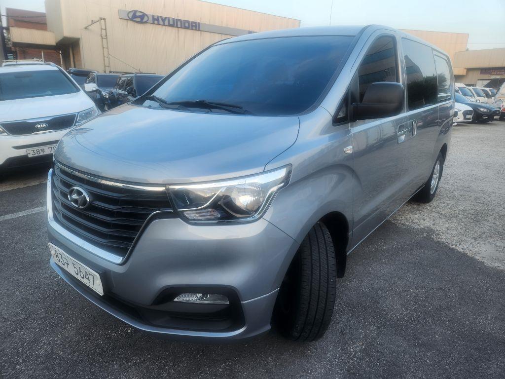 Hyundai Starex 2WD Van Smart 3