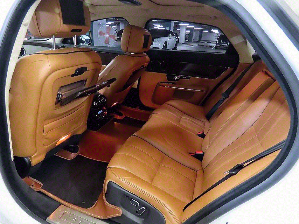 Jaguar XJ 3.0 SC AWD Portfolio LWB 8