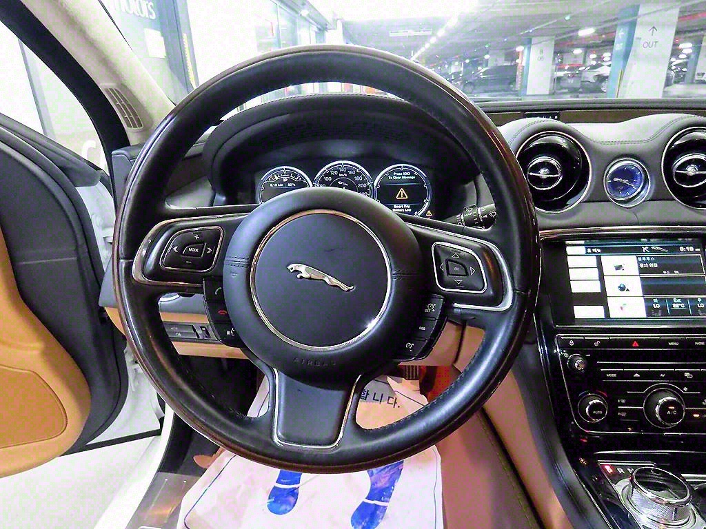Jaguar XJ 3.0 SC AWD Portfolio LWB 9