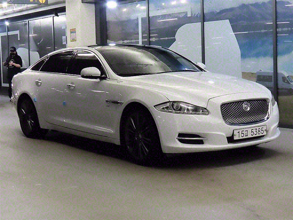 Jaguar XJ 3.0 SC AWD Portfolio LWB