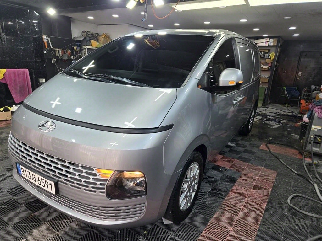 Hyundai Staria 2WD Diesel Cargo Modern 2