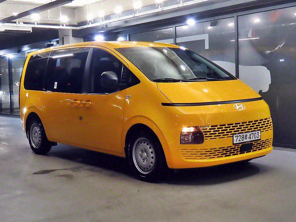 Hyundai Staria 2WD Diesel Tourer Smart