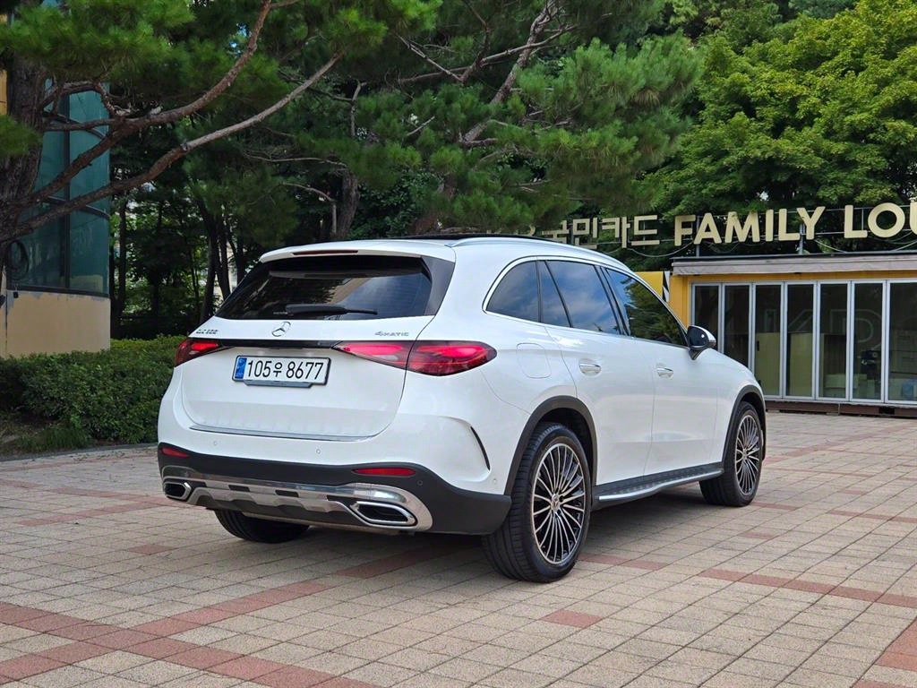 Mercedes-Benz GLC-Class GLC300 4MATIC 5