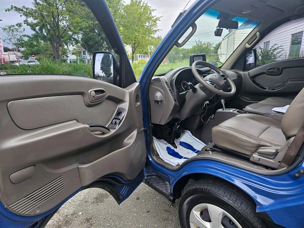 Hyundai Porter 1.0 Ton/ Double Cab/ Long Wheelbase/ CRDi 10