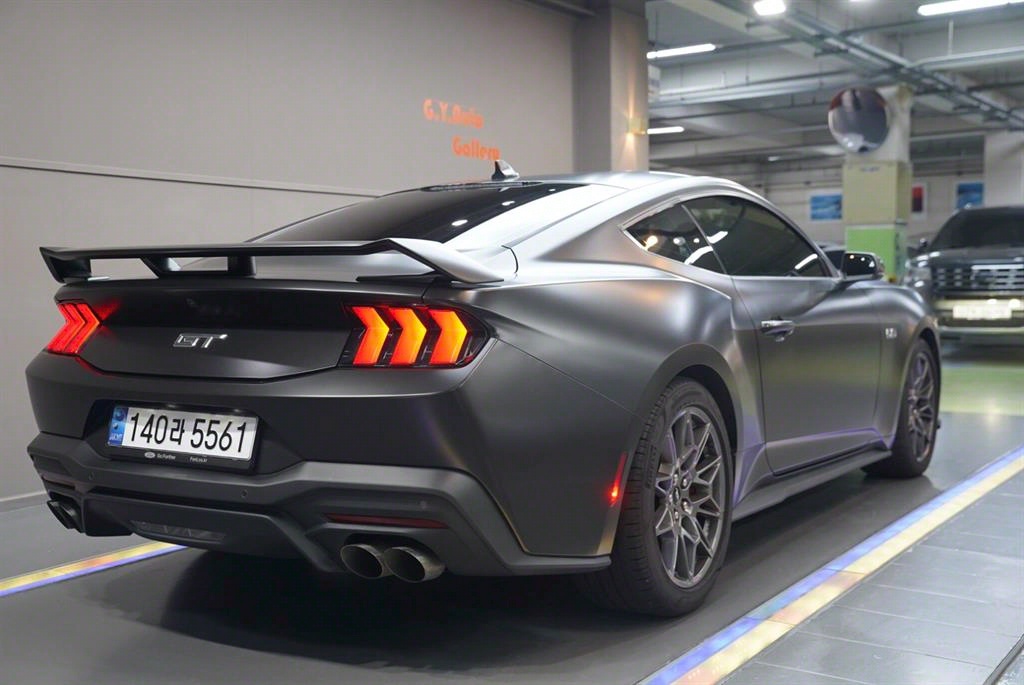 Ford Mustang 5.0 GT Premium Coupe 3