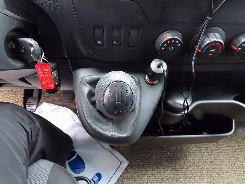 Renault Master 2.3 S 10