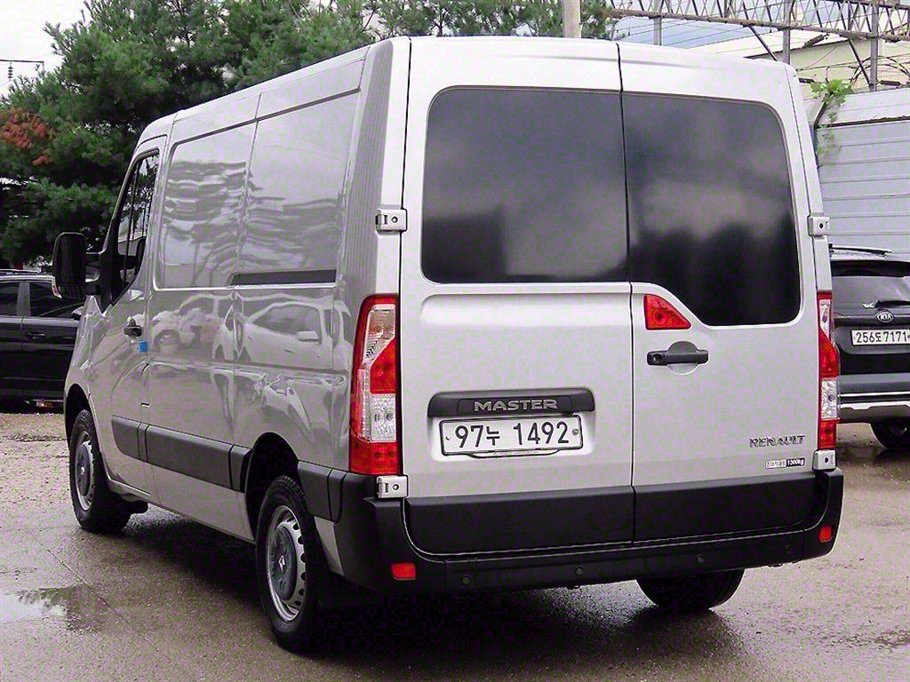 Renault Master 2.3 S 4