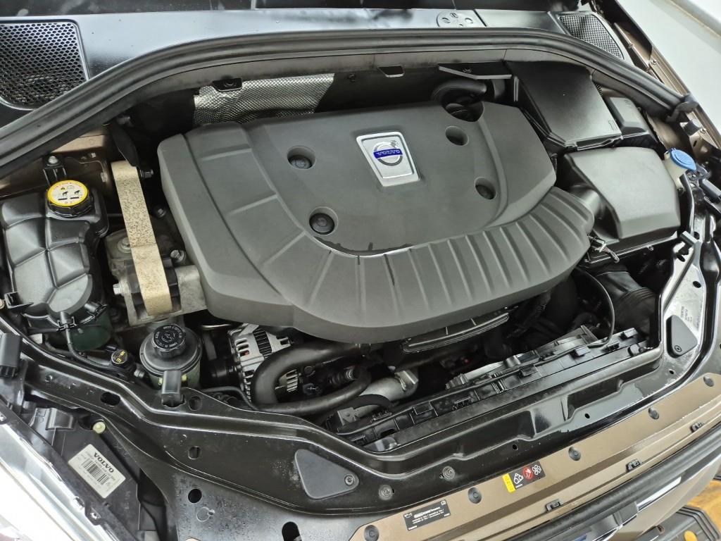 Volvo XC60 D5 AWD 7