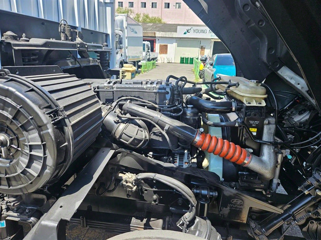 현대 메가트럭 카고 8.5톤 수동