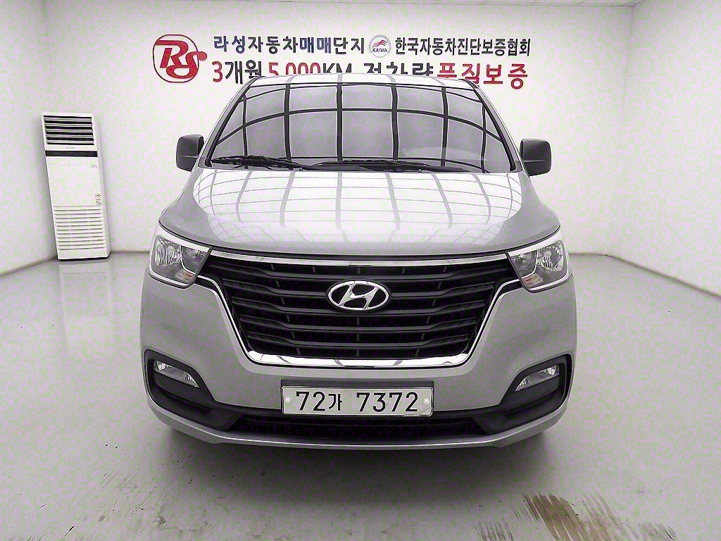 Hyundai Starex 2WD Wagon Modern 2