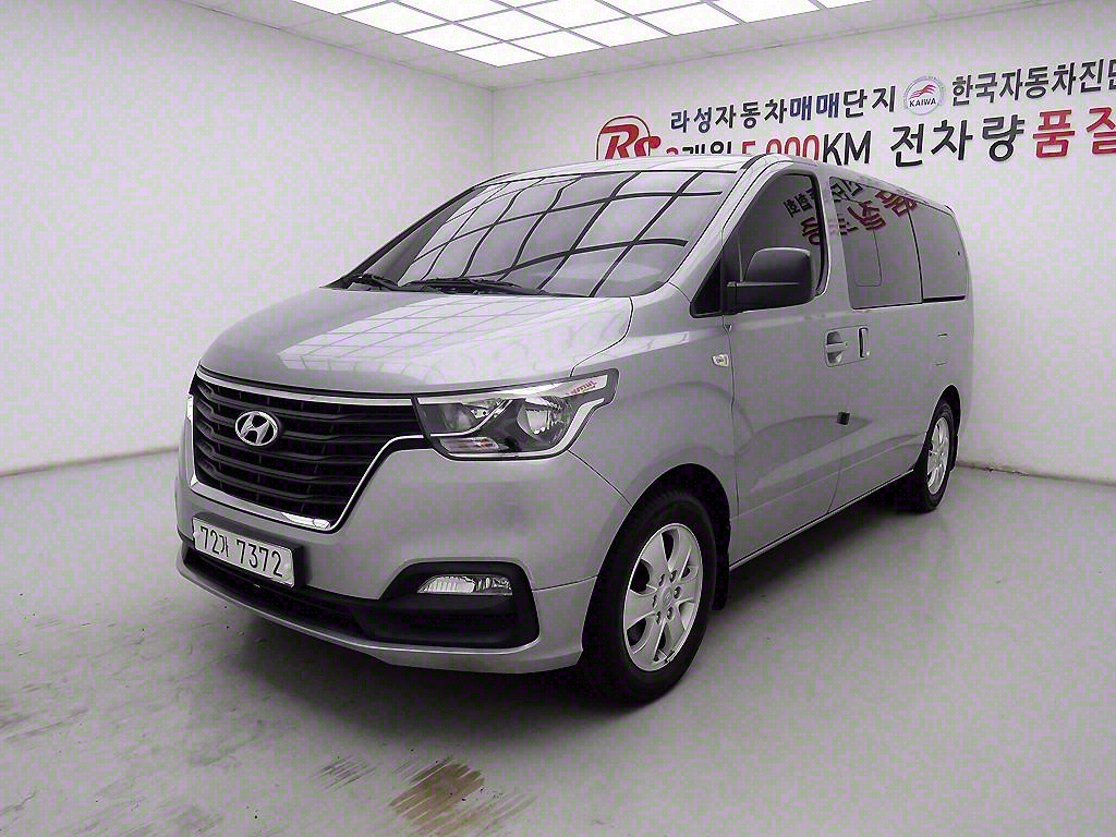 Hyundai Starex 2WD Wagon Modern 3