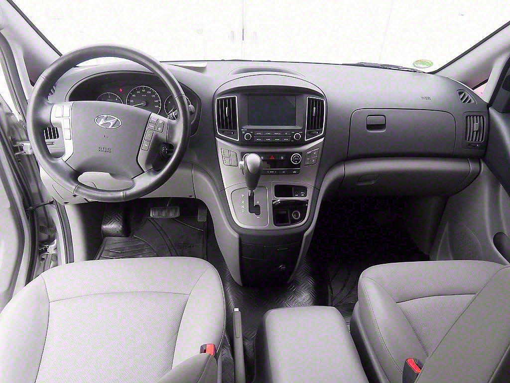 Hyundai Starex 2WD Wagon Modern 9