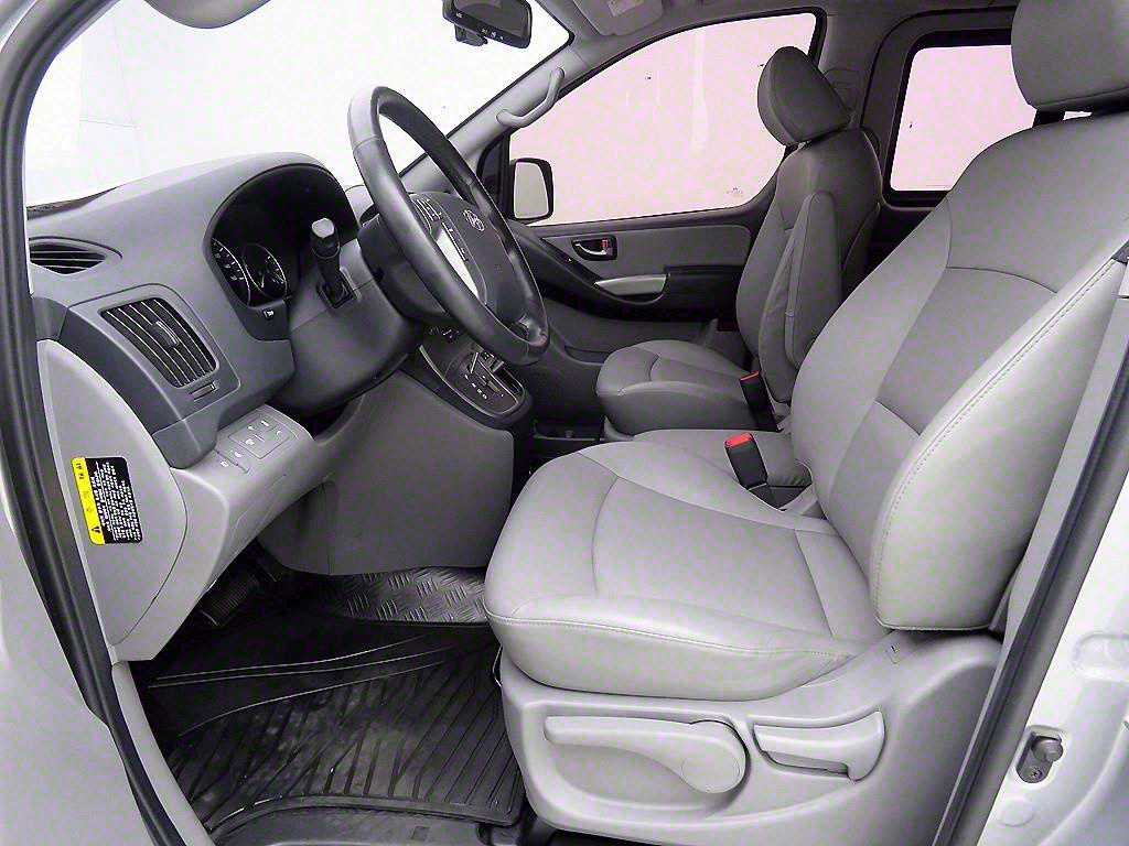 Hyundai Starex 2WD Wagon Modern 7