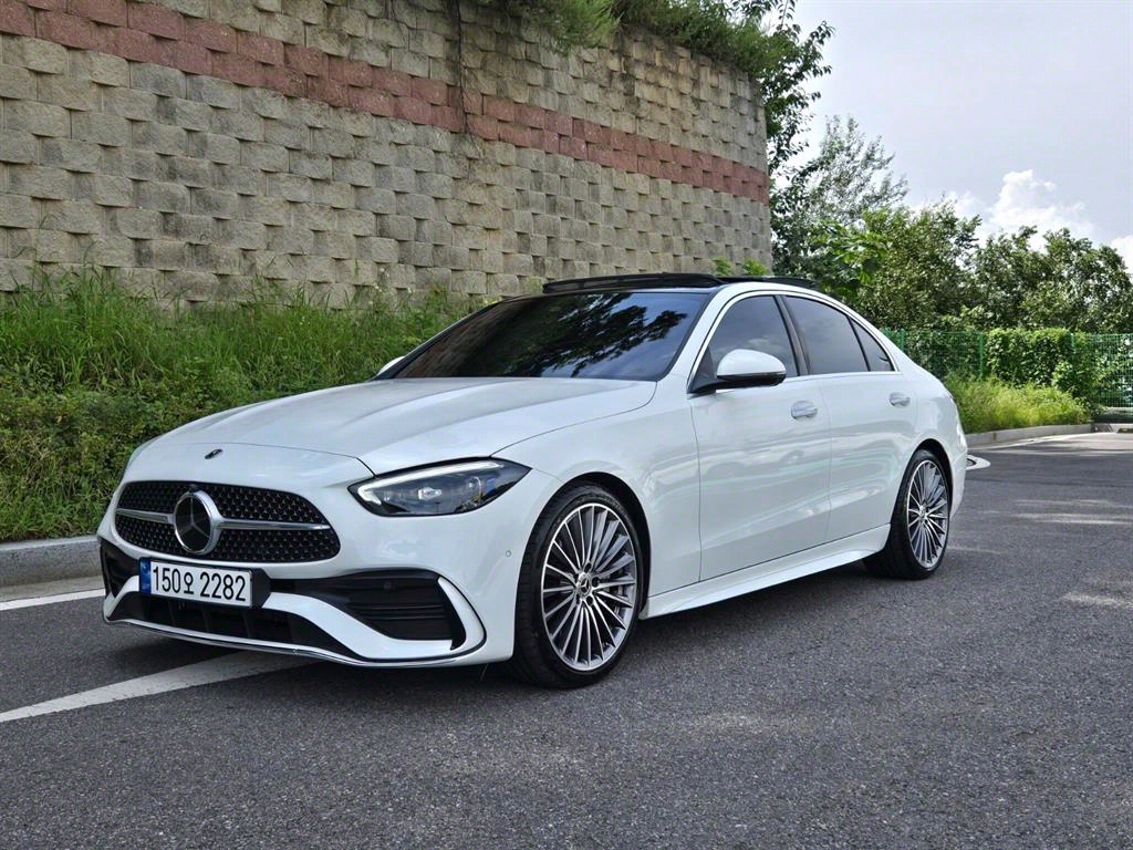 Mercedes-Benz C-Class C300 4MATIC AMG Line 4