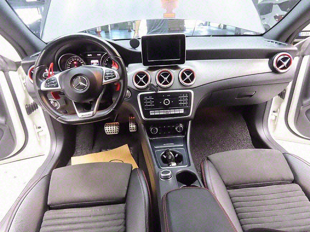 Mercedes-Benz CLA-Class CLA220 AMG LINE 10