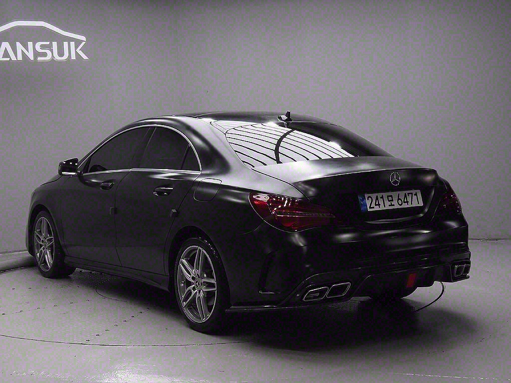 Mercedes-Benz CLA-Class CLA220 AMG LINE 4