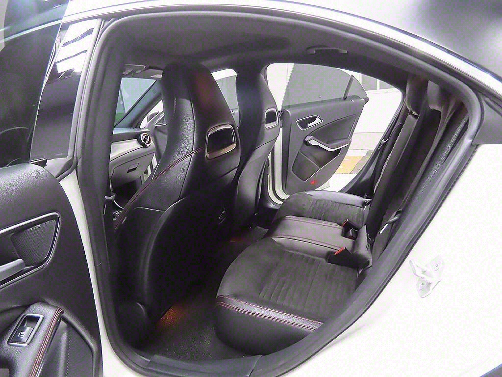 Mercedes-Benz CLA-Class CLA220 AMG LINE 9