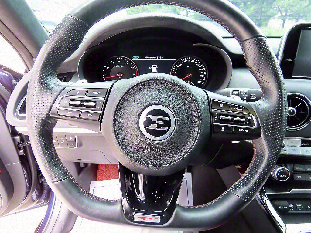 Kia Stinger Gasoline 3.3 Turbo AWD GT 9