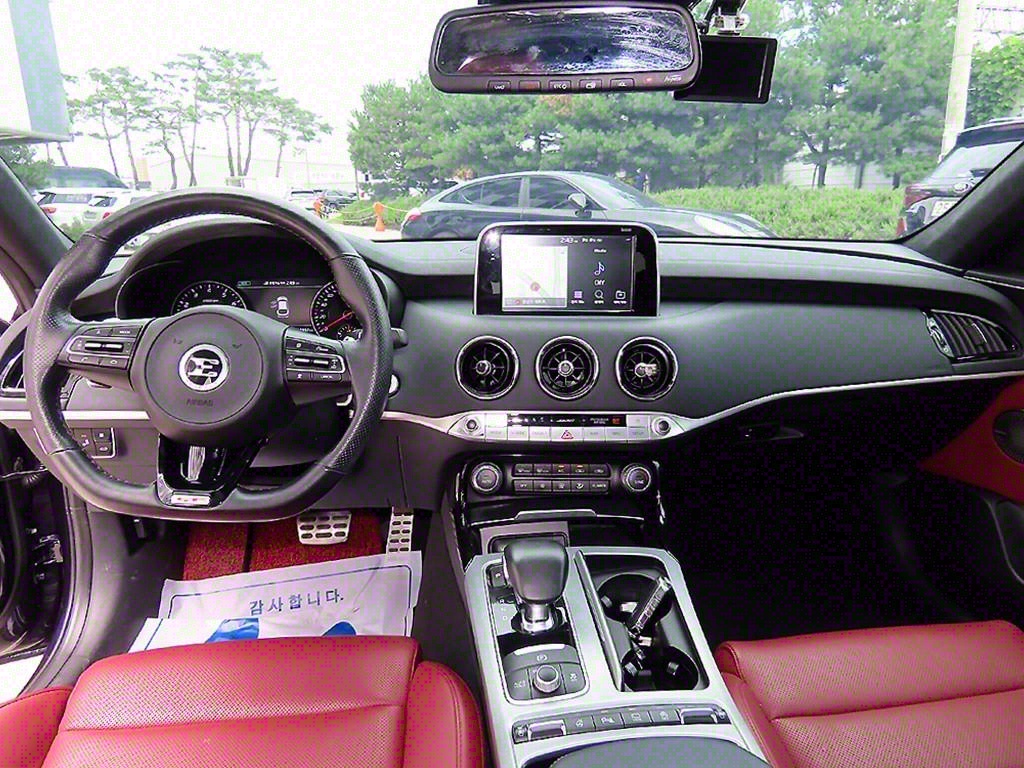 Kia Stinger Gasoline 3.3 Turbo AWD GT 8