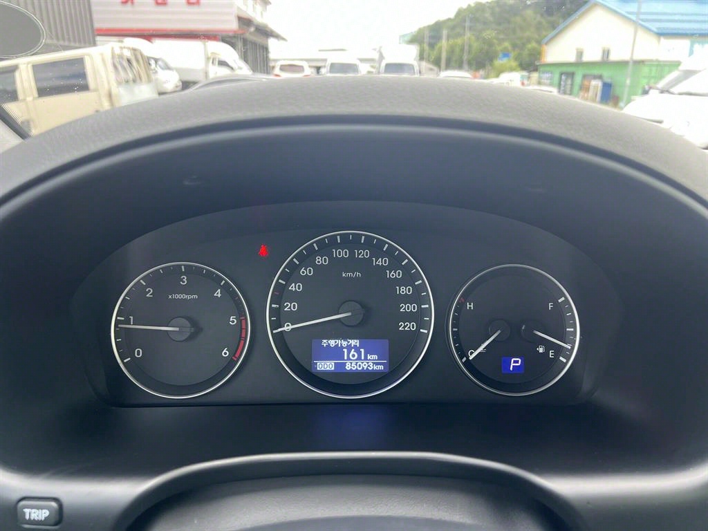 Hyundai Starex 2WD Van Modern 9