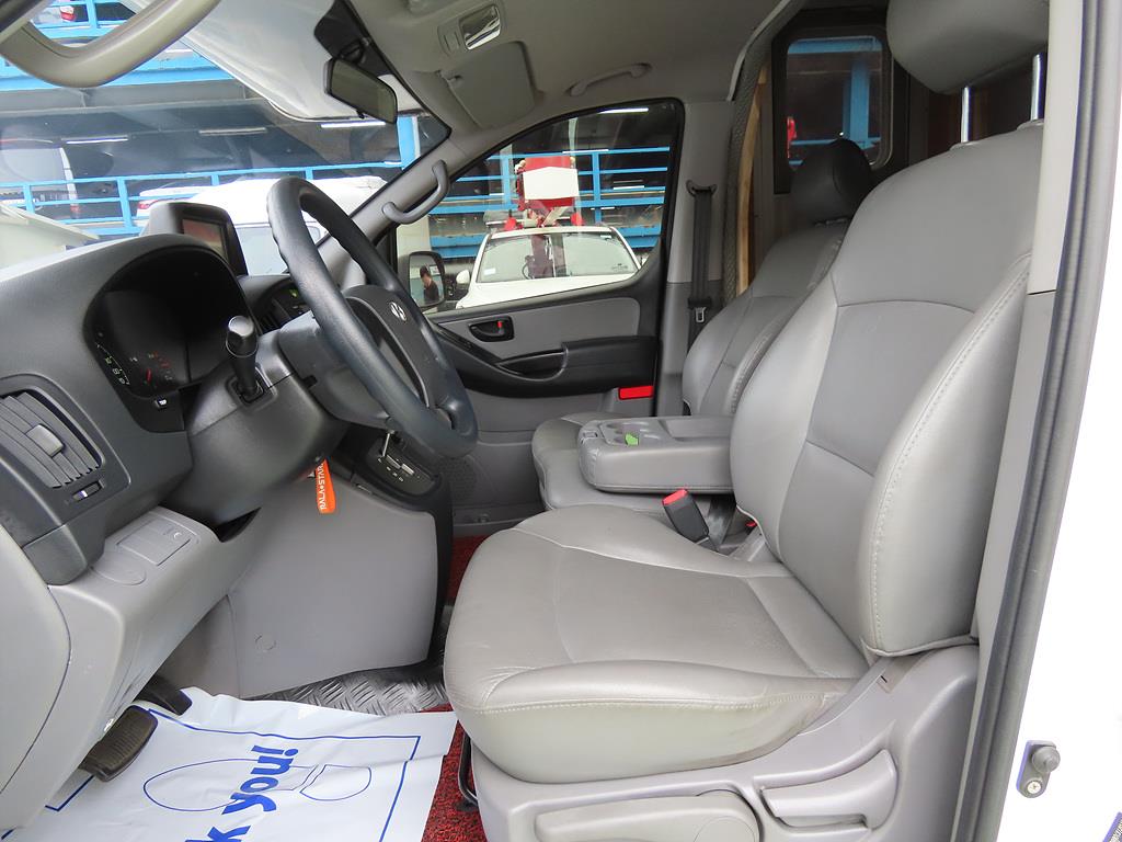 Hyundai Starex Camping Car 2WD 10