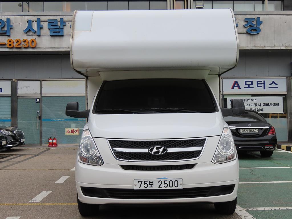 Hyundai Starex Camping Car 2WD 3