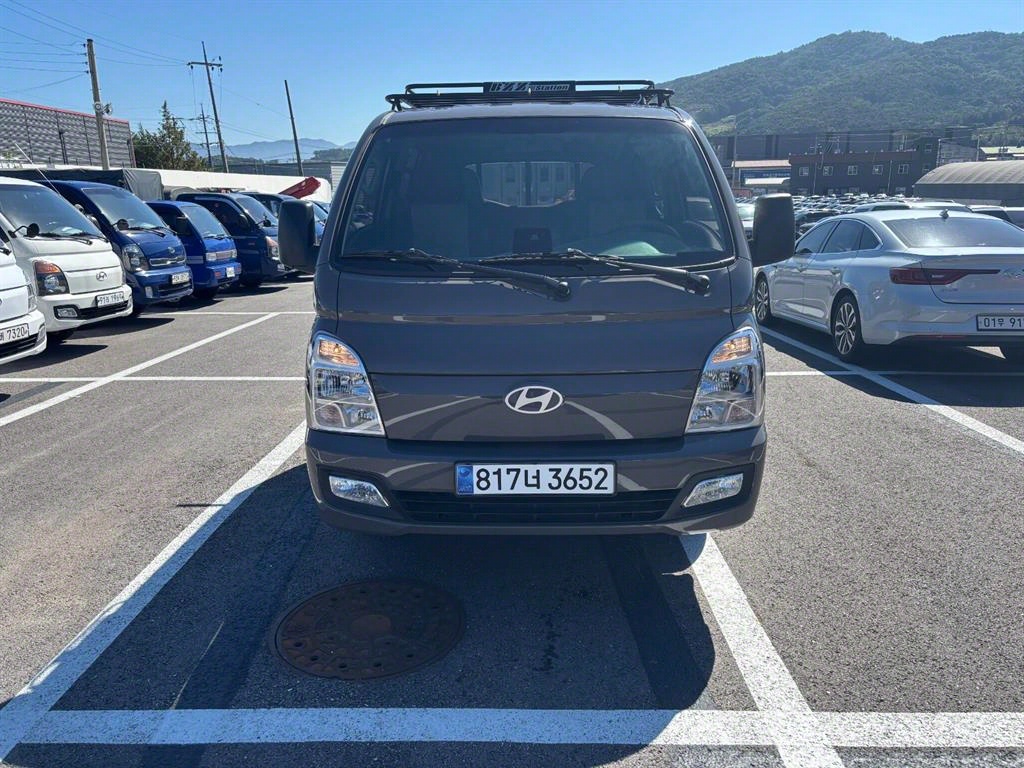 Hyundai Porter Double Cab/ Long Wheelbase/ 2WD Smart